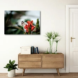 «Бабочка на красном тропическом цветке» в интерьере современной прихожей над тумбой