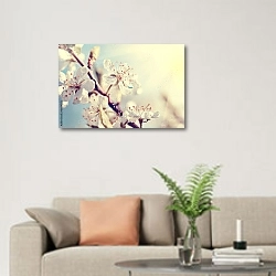 «Ветка цветущей вишни в солнечном свете» в интерьере современной светлой гостиной над диваном
