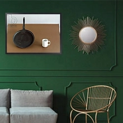 «Pan & white mug 2005» в интерьере классической гостиной с зеленой стеной над диваном