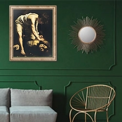 «David Victorious over Goliath, c.1600» в интерьере классической гостиной с зеленой стеной над диваном