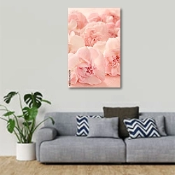 «Гвоздика розовая. Макро» в интерьере гостиной в скандинавском стиле с серым диваном