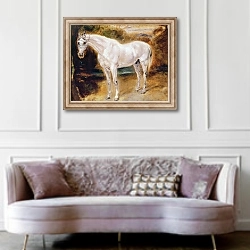 «White Horse» в интерьере гостиной в классическом стиле над диваном