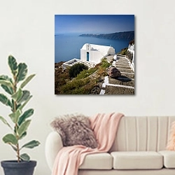 «Греция. Остров Санторини. Белоснежный домик» в интерьере современной светлой гостиной над диваном