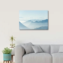 «Голубые холмы в тумане» в интерьере светлой гостиной в скандинавском стиле