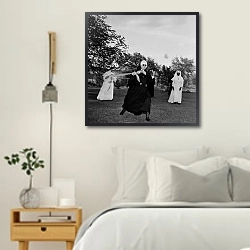 «История в черно-белых фото 1023» в интерьере белой спальни в скандинавском стиле