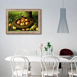 «Apples in a Hat,» в интерьере светлой кухни над обеденным столом