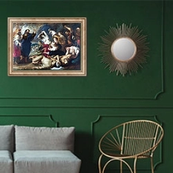 «Медный змей» в интерьере классической гостиной с зеленой стеной над диваном