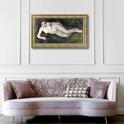 «Нимфа у потока» в интерьере гостиной в классическом стиле над диваном