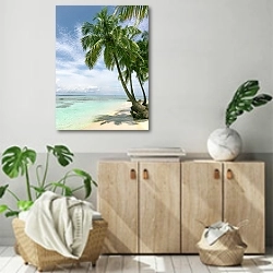 «Белый пляж с пальмами» в интерьере современной комнаты над комодом