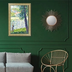 «Утренняя прогулка 2» в интерьере классической гостиной с зеленой стеной над диваном