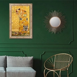 «Fulfilment c.1905-09» в интерьере классической гостиной с зеленой стеной над диваном