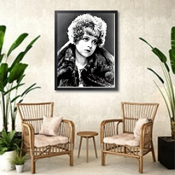 «Bow, Clara (Wine)» в интерьере комнаты в стиле ретро с плетеными креслами