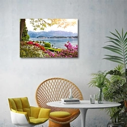 «Италия, озеро Комо 2» в интерьере современной гостиной с желтым креслом