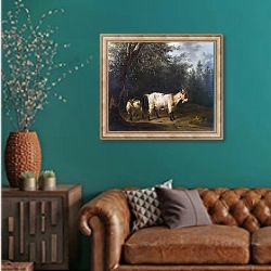 «Козел с козленком» в интерьере гостиной с зеленой стеной над диваном