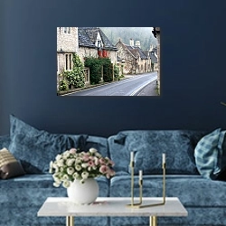 «Англия.  Графство Уилтшир. Улочки деревушки Касл Ком» в интерьере современной гостиной в синем цвете