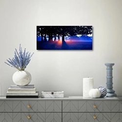 «Олень на сумрачной поляне, панорама» в интерьере современной гостиной с голубыми деталями