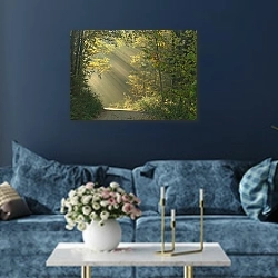 «Утренний туманный лес» в интерьере современной гостиной в синем цвете