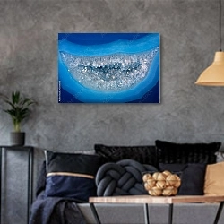 «Кристаллы ярко-синего агата» в интерьере гостиной в стиле лофт в серых тонах