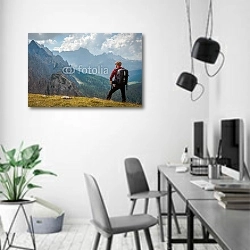 «Поход в горы» в интерьере современного офиса в минималистичном стиле