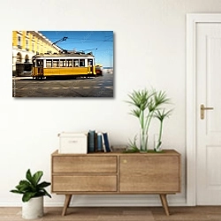«Португалия, Лиссабон. Желтый трамвай №4» в интерьере современной прихожей над тумбой
