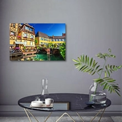 «Город Кольмар, Франция» в интерьере современной гостиной в серых тонах