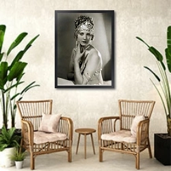 «Todd, Thelma (Vamping Venus)S» в интерьере комнаты в стиле ретро с плетеными креслами