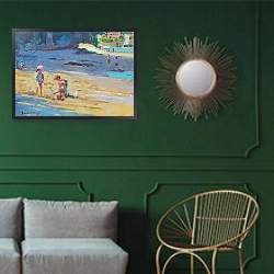 «Salcombe Beach, Children» в интерьере классической гостиной с зеленой стеной над диваном