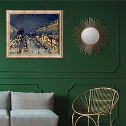 «The Boulevard Montmartre at Night, 1897» в интерьере классической гостиной с зеленой стеной над диваном