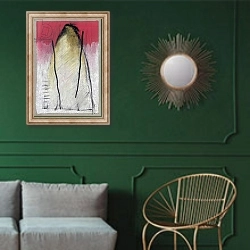 «Untitled,» в интерьере классической гостиной с зеленой стеной над диваном