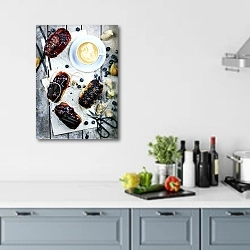 «Кофе с ягодными пирожными» в интерьере кухни в голубых тонах