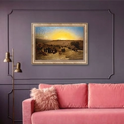 «Pilgrims worshipping outside Jerusalem» в интерьере гостиной с розовым диваном