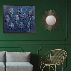 «The Orchard, 1997» в интерьере классической гостиной с зеленой стеной над диваном