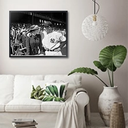 «История в черно-белых фото 180» в интерьере светлой гостиной в скандинавском стиле над диваном