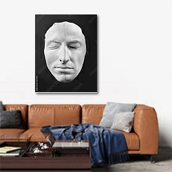 «Человек и его маска» в интерьере современной гостиной над диваном