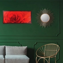 «The Rose, in the Festival of Light, 1995 2» в интерьере классической гостиной с зеленой стеной над диваном