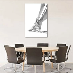 «Нога балерины» в интерьере конференц-зала с круглым столом