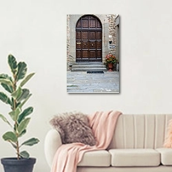«Италия, Тоскана. Кортона. Дверь» в интерьере современной светлой гостиной над диваном