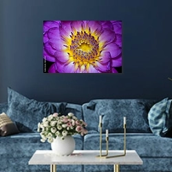 «Фиолетовый лотос макро №2» в интерьере современной гостиной в синем цвете