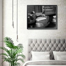 «История в черно-белых фото 916» в интерьере спальни в скандинавском стиле над кроватью