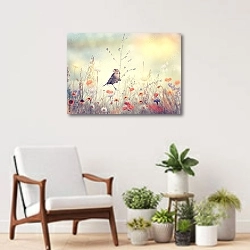 «Поле с дикими цветами и птицей» в интерьере современной комнаты над креслом