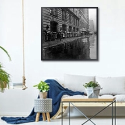 «История в черно-белых фото 263» в интерьере гостиной в скандинавском стиле над диваном