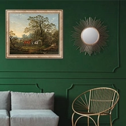 «Скаковые лошади» в интерьере классической гостиной с зеленой стеной над диваном