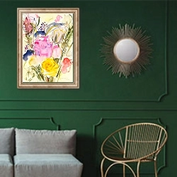 «Roses, 2006,» в интерьере классической гостиной с зеленой стеной над диваном