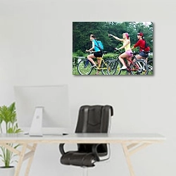 «Три девушки на велосипедах» в интерьере офиса над рабочим местом