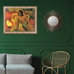 «Вайрумати» в интерьере классической гостиной с зеленой стеной над диваном