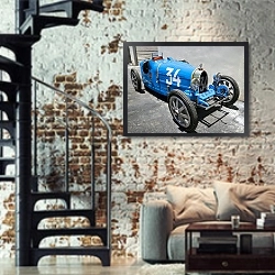 «Bugatti Type 37A '1928–30» в интерьере двухярусной гостиной в стиле лофт с кирпичной стеной