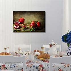 «Натюрморт со свежими гранатами на деревянном столе» в интерьере кухни в стиле прованс над столом с завтраком