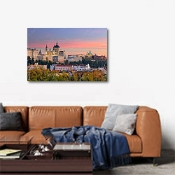 «Мадрид с собором и Королевским дворцом на закате» в интерьере современной гостиной над диваном