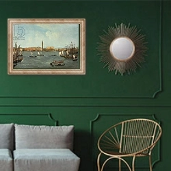 «The Bacino di San Marco, Venice, looking towards to Molo» в интерьере классической гостиной с зеленой стеной над диваном