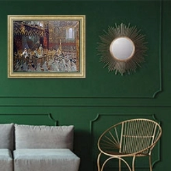 «The Coronation of Czar Nicolas II» в интерьере классической гостиной с зеленой стеной над диваном